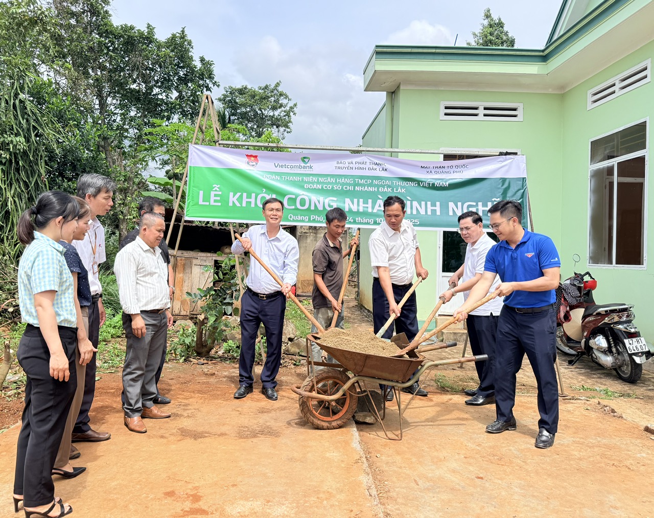 Khởi công xây dựng “nhà tình nghĩa” cho hộ gia đình anh Châu Thanh Trung ở tổ dân phố 3
